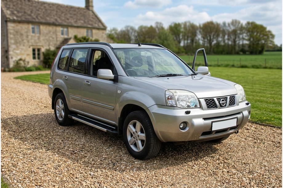 Nissan X-trail T30 2002–2007 RedLine V1 zijtreden (set van 2, aluminium) Image