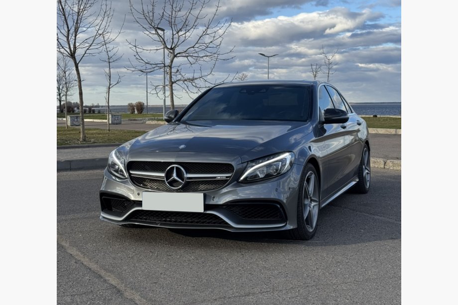 Mercedes C-klasse W205 2014–2021 Carrosseriekit met complete achterbumper (AMG C63-designs 2014-2018) Foto 1