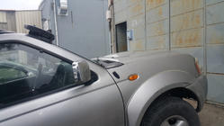 Nissan NP300 1999–2015 Voorruitvizier (zwart hoogglans, 5 mm) foto 10