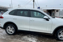 Porsche Cayenne 2010–2017 Raamdeflectoren met chromen sierstrip (4 stuks, HIC) foto 6