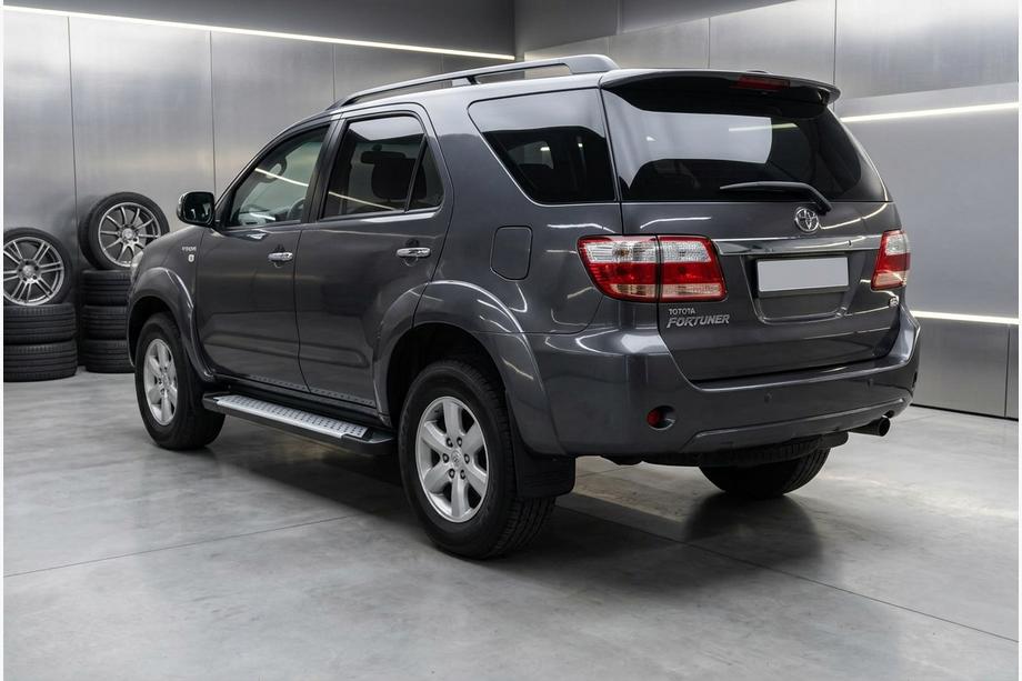 Toyota Fortuner 2006–2015 Side steps Allmond Grey (set van 2, aluminium) Foto 1