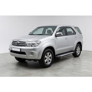 Side steps Line (2 st., aluminium) Toyota Fortuner 2006–2015 foto 1