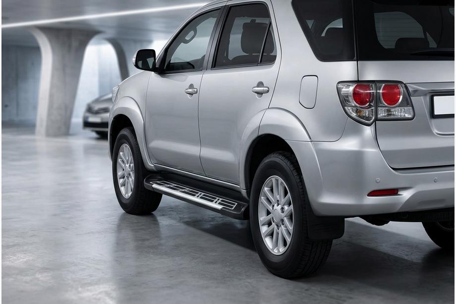 Toyota Fortuner 2006–2015 Sunrise side steps (2 stuks, aluminium) Foto 1
