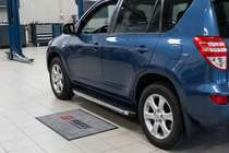 Toyota Rav 4 2006–2013 BlackLine zijsteps (2 stuks, aluminium) foto 1