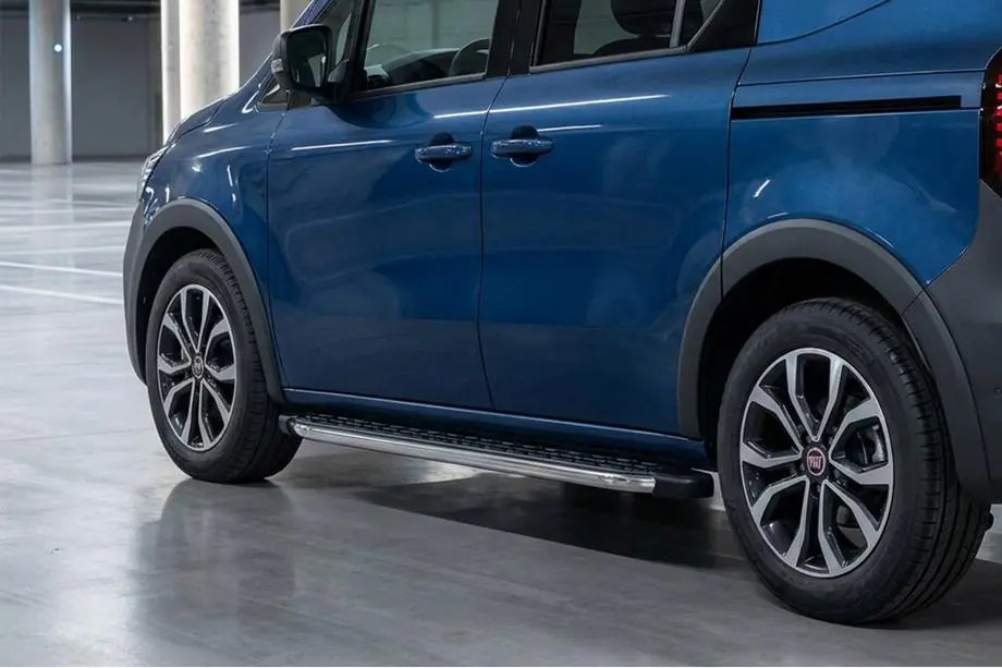 Opel Combo 2019– BlackLine zijsteps (2 stuks, aluminium) Image