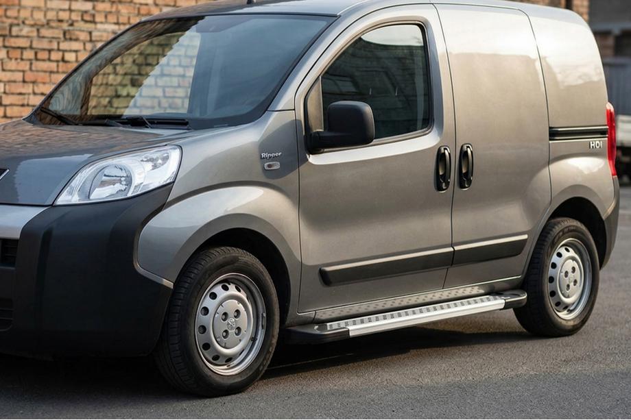 Peugeot Bipper 2008–2017 Side steps New Vision Grey (2 stuks, aluminium) Image