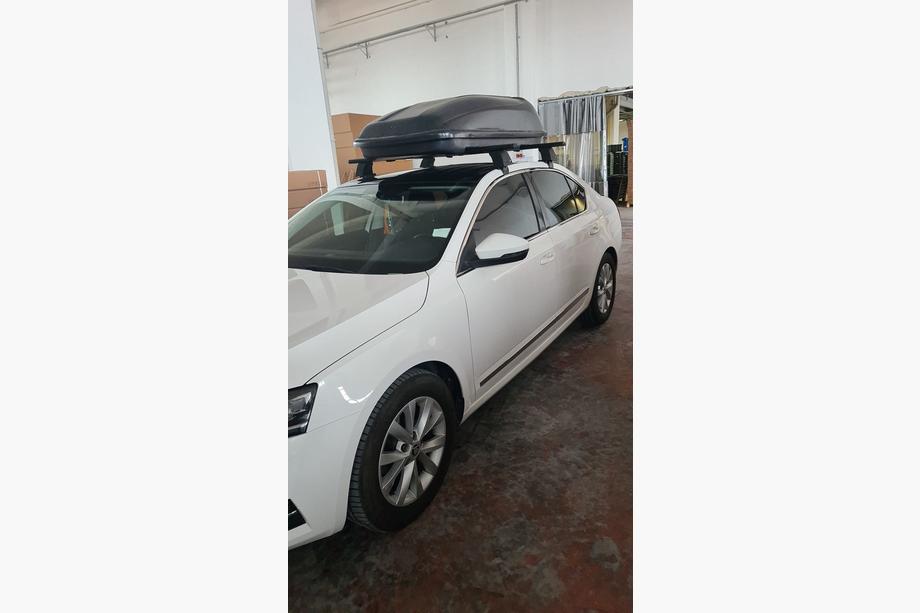 Skoda Superb 2015–2024 Dakdrager-dwarsbalken voor glad dak (2 stuks, Asaf V4) Image