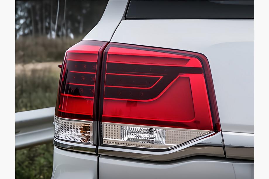 Toyota Land Cruiser 200 2007–2021 Achterlichten 2016-2021 (OEM-standaard) Rechter achterlicht binnen (op achterklep) Foto 2