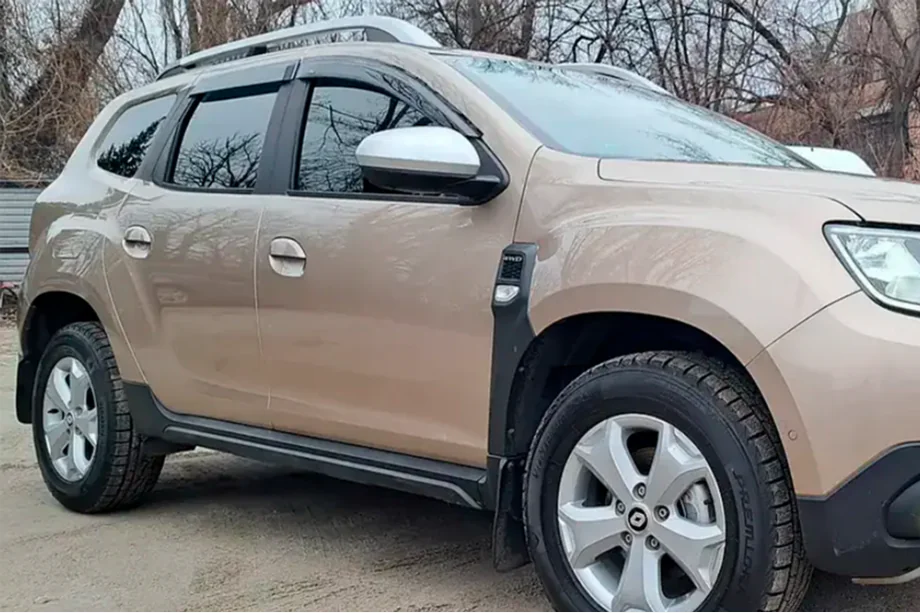 Dacia Duster 2018–2024 Raamdeflectoren (4 stuks, HIC) Image