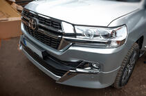 Toyota Land Cruiser 200 2007–2021 Bodykit set 2016-2021 (Executive 2021) Zwarte kleur foto 6