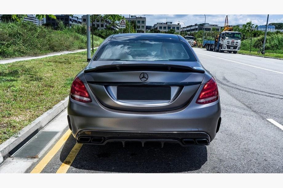 Mercedes C-klasse W205 2014–2021 Bodykit set met volledige achterbumper (Black Mamba C63GT-design) Foto 9
