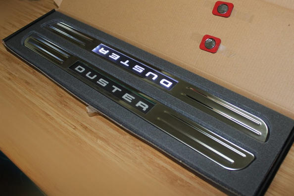 Draadloze verlichte instaplijsten voor Renault Duster