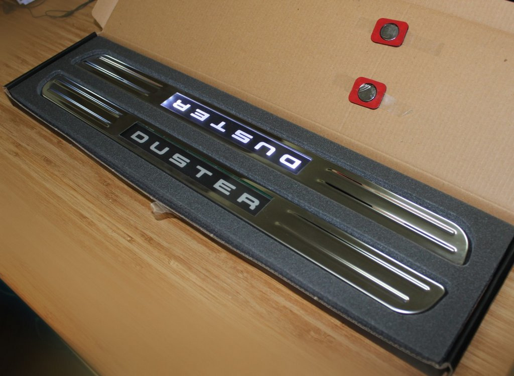 Draadloze verlichte instaplijsten voor Renault Duster