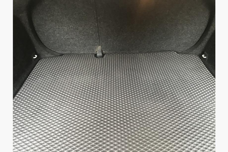 Volkswagen Jetta 2011–2018 Kofferbakmat (EVA, zwart) Foto 2