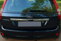 Ford Fiesta 2002–2008 Sierlijst boven kentekenplaat (RVS) Carmos - Turks staal foto 1