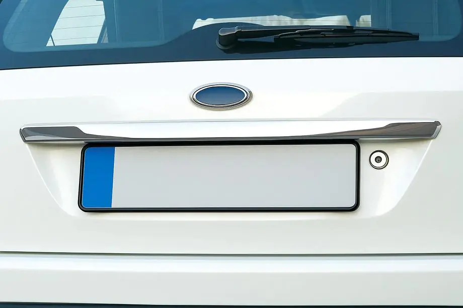 Ford Fiesta 2002–2008 Sierlijst boven kentekenplaat (RVS) Foto 4