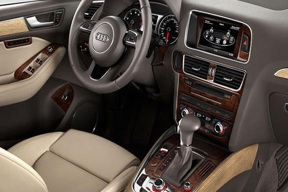 Decoratieve interieurlijsten voor de auto