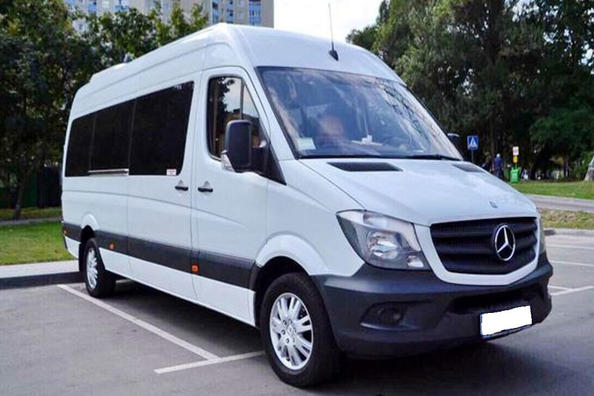 Ombouw van Sprinter-bestelbus naar personenvervoer