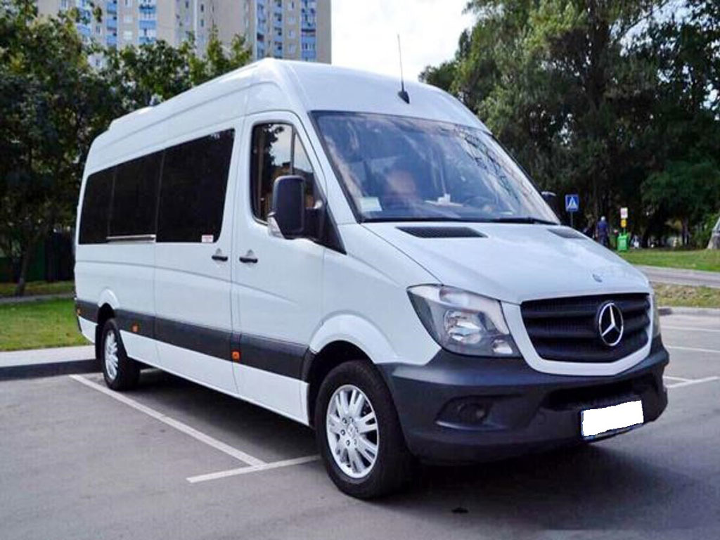 Ombouw van Sprinter-bestelbus naar personenvervoer