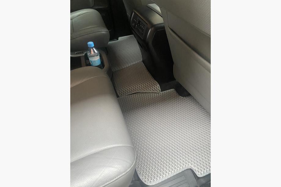 Toyota Sequoia 2007–2022 Polyurethaan automatten, 3 rijen (EVA, grijs) Middenrij - armsteun Foto 7