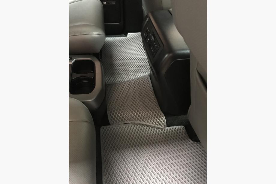 Toyota Sequoia 2007–2022 Polyurethaan automatten, 3 rijen (EVA, grijs) Middenrij - armsteun Foto 9