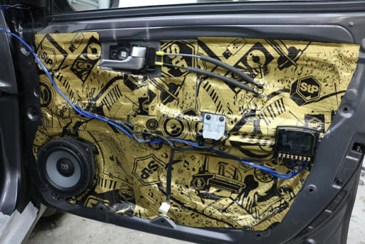 Geluidsisolatie van de auto: zo verbeter je het audiosysteemgeluid