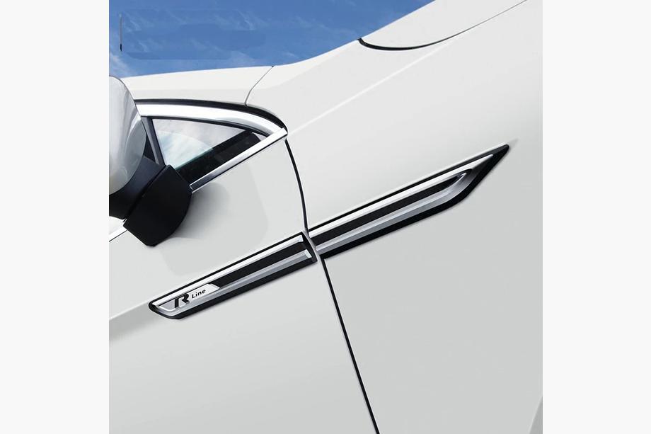 Volkswagen Passat B8 2015–2023 R-Line embleem (diverse varianten) Foto 9
