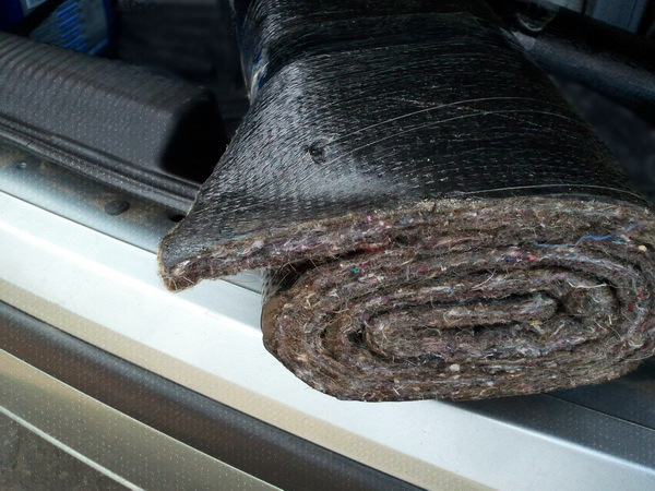 Auto geluidsisoleren met bouwmaterialen