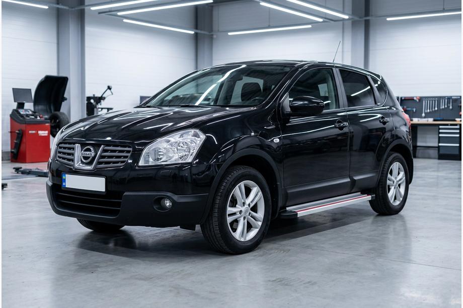 Nissan Qashqai 2007–2010 Side steps Maya Red-Grey (2 st., aluminium) Image