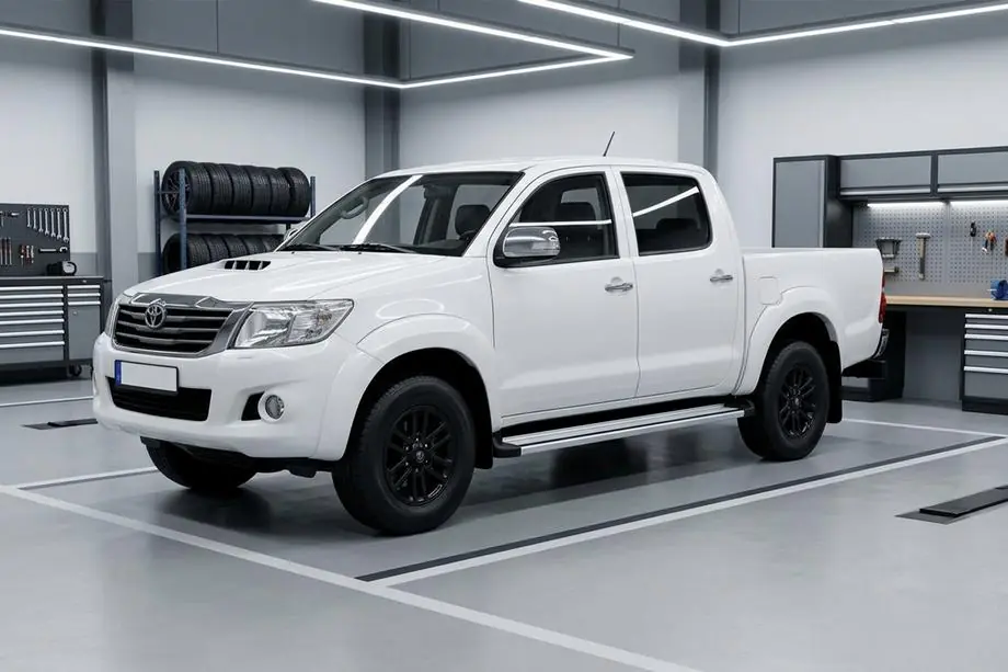 Toyota Hilux 2006–2015 Side steps Maya V4 (2 st., aluminium) Image