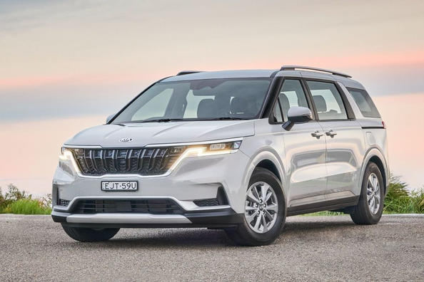 Review van de minivan KIA Carnival van de nieuwe generatie