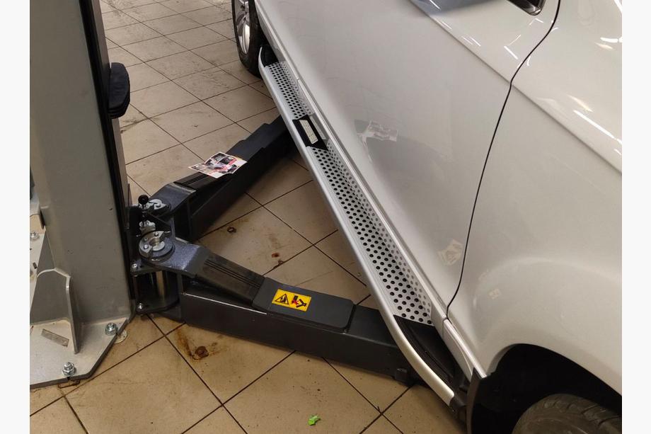 Audi Q7 2005–2015 Mevsim Grey side steps (2 stuks, aluminium) Image