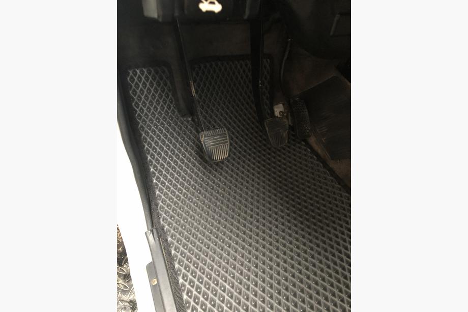Toyota Land Cruiser 70 1984– EVA automatten (zwart) Voor + achter, achtermat uit één stuk Foto 3