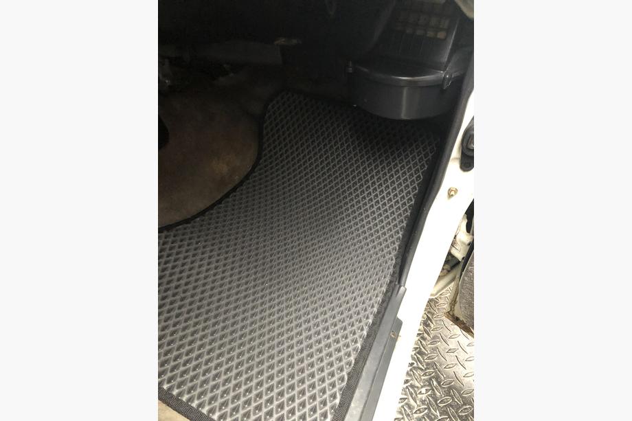 Toyota Land Cruiser 70 1984– EVA automatten (zwart) Voor + achter, achtermat uit één stuk Foto 5