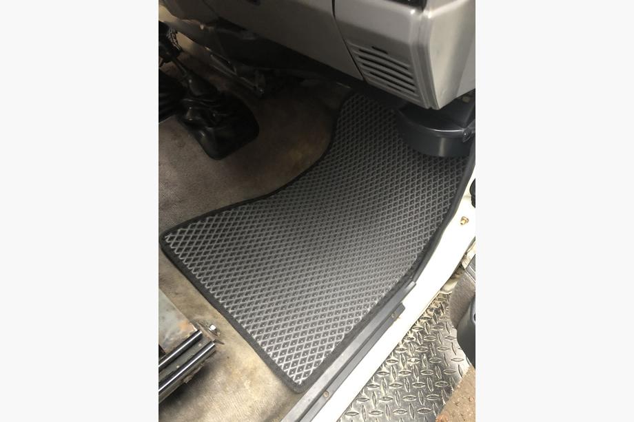 Toyota Land Cruiser 70 1984– EVA automatten (zwart) Voor + achter, achtermat uit één stuk Foto 6