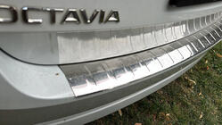 Skoda Octavia IV A8 2020– Achterbumperlijst Carmos (SW, RVS) foto 1