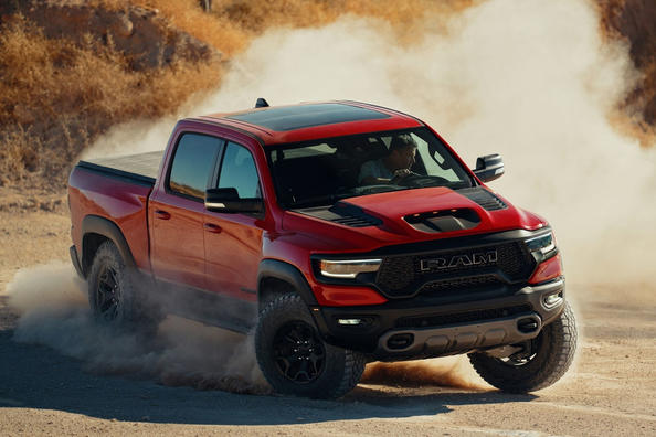 Review van de 712 pk sterke pickup Ram 1500 TRX
