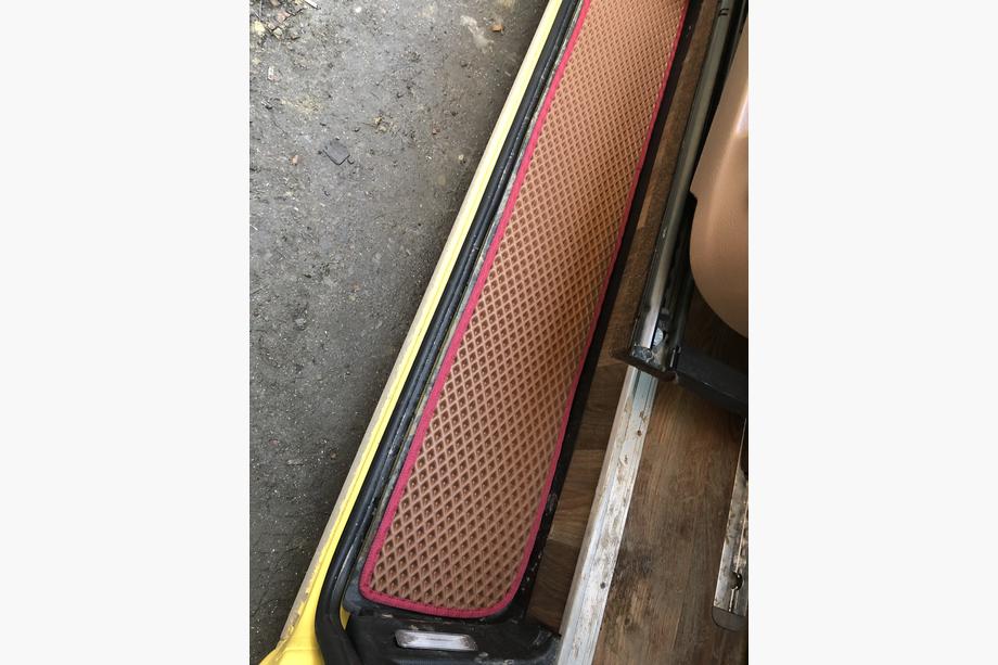 Mercedes Sprinter W907/W910 2018– Polyurethaan dorpelmatten (3 stuks, EVA, baksteenrood) Foto 3