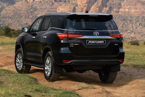 Review van de vernieuwde Toyota Fortuner SUV Foto 5