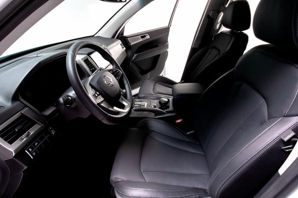 Review van de tweede generatie SsangYong Musso pick-up Foto 6
