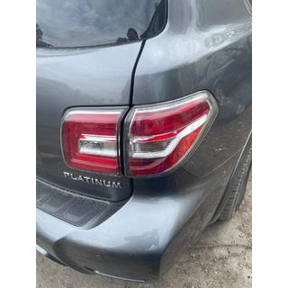 Achter LED-achterlichten (origineel, gebruikt, bouwjaar 2019) Nissan Armada 2016–2024 foto 3