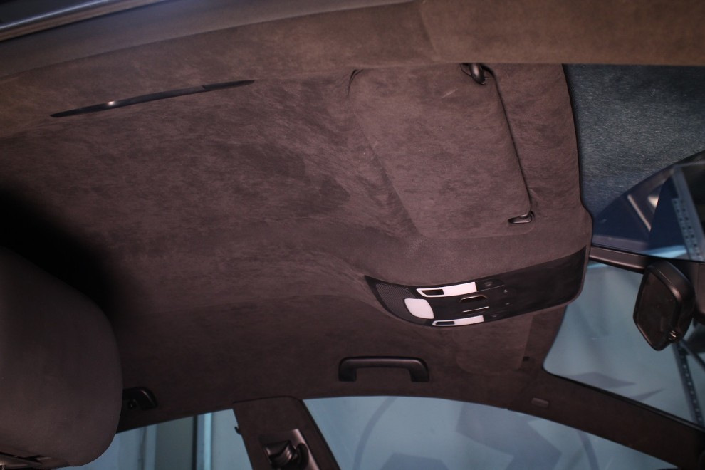 Zelf de hemelbekleding van je auto opnieuw bekleden
