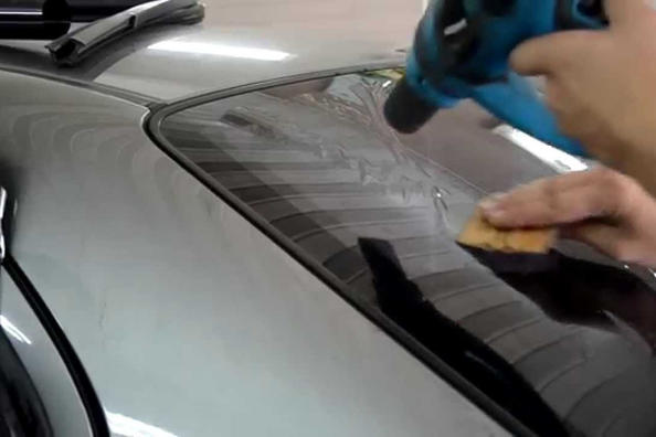 Zelf de achterruit van je auto tinten