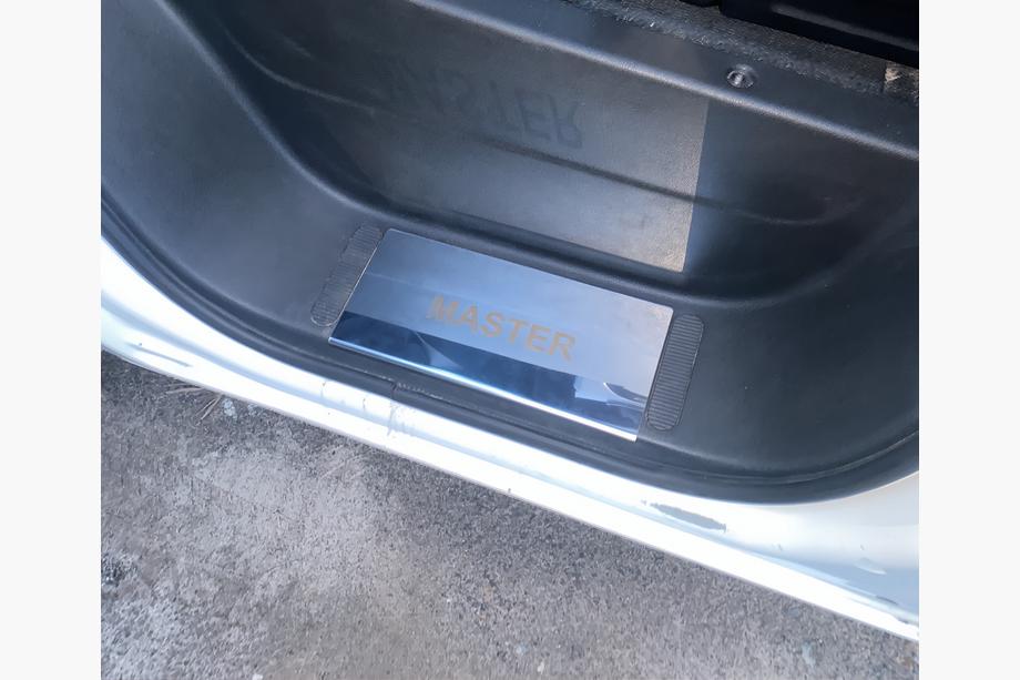 Renault Master 2011–2023 RVS instaplijsten V2 (2 stuks) Image