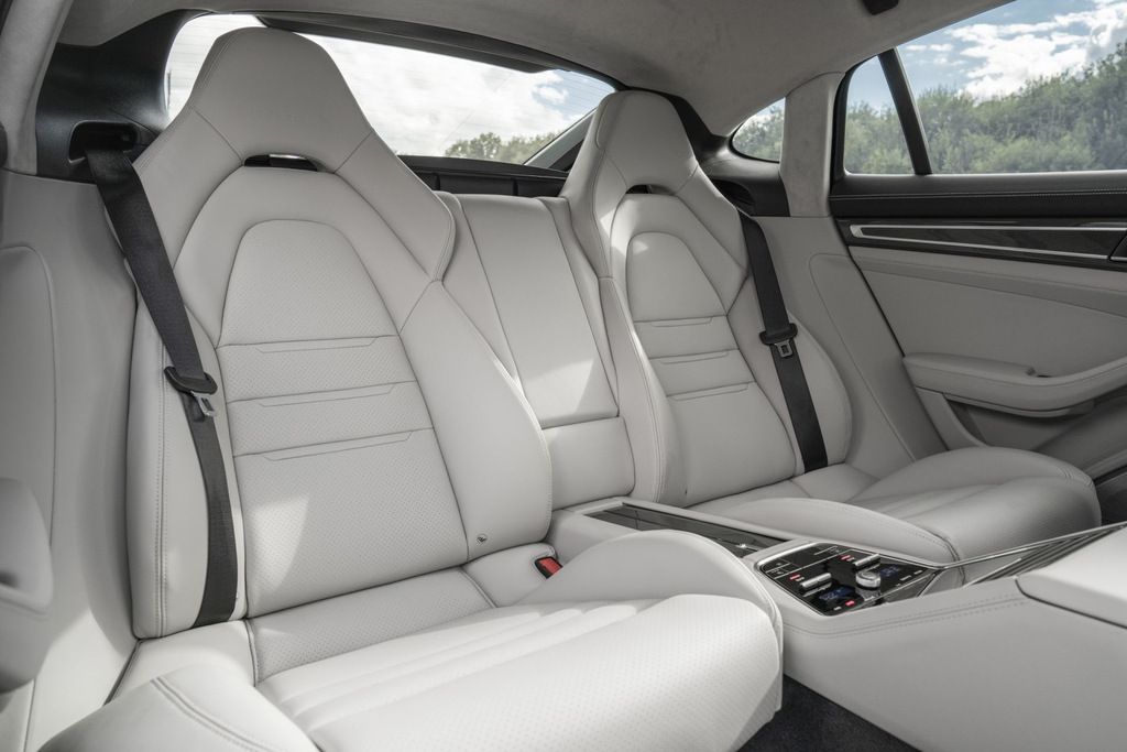 Review van de vernieuwde liftback Porsche Panamera Turbo S
