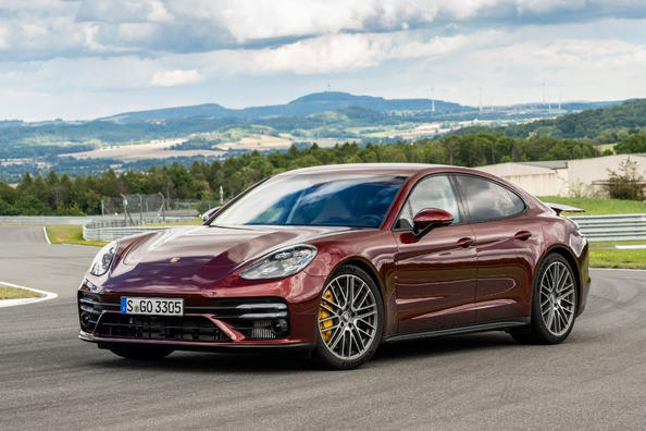 Review van de vernieuwde liftback Porsche Panamera Turbo S