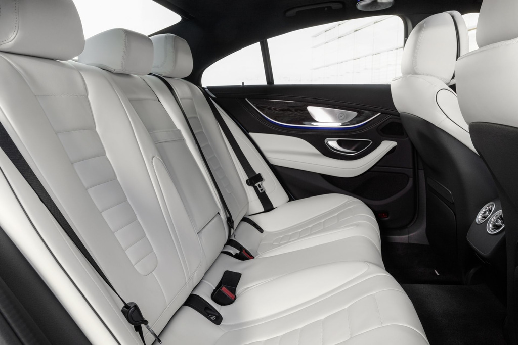 Vierwielaangedreven coupé-achtige sedan Mercedes-Benz CLS-Class