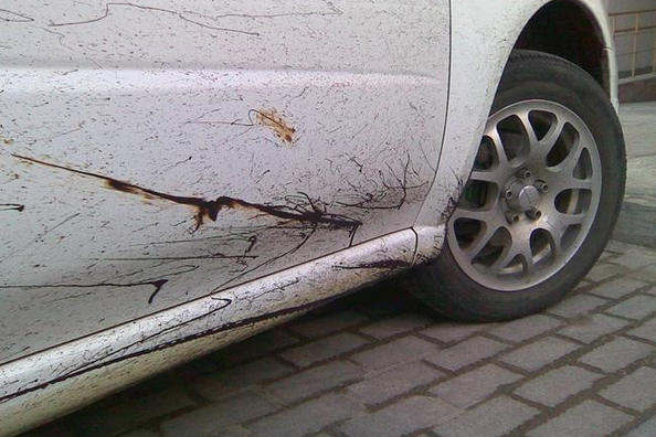 Zo verwijder je bitumen van je auto