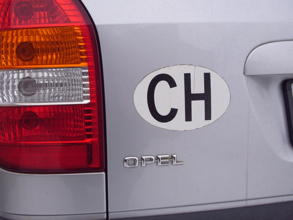 Zo verwijder je eenvoudig en netjes een sticker van je auto