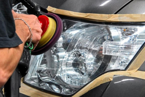 Koplampen correct polijsten: zo doe je dat